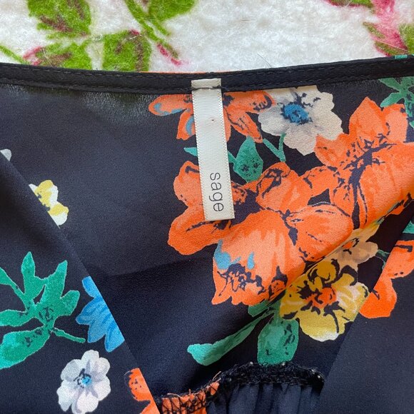 Floral plunge V neck Romper! - Picture 14 of 16